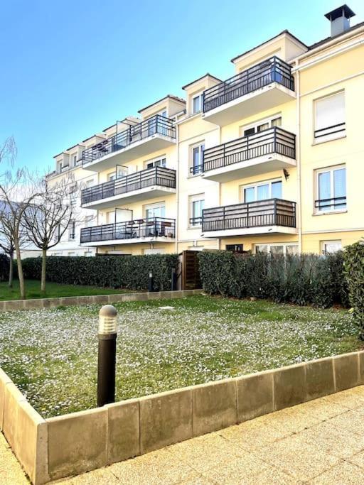 Apartment Grand F3 A 30mn De Paris - Terrasse + Parking Prive