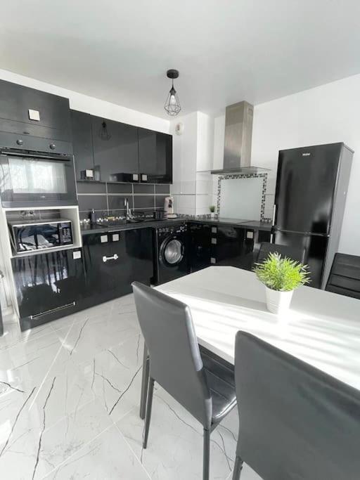 Apartment Grand F3 A 30mn De Paris - Terrasse + Parking Prive *