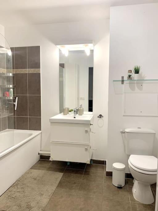 Grand F3 A 30mn De Paris - Terrasse + Parking Prive Apartment Saint-Ouen-l'Aumone